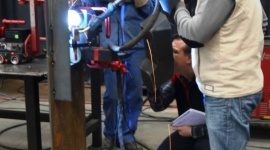 Promotech szkoli zagranicznych dystrybutorów BIZNES, Gospodarka - Nowa rodzina wózków spawalniczych Promotechu zrobiła furorę podczas ubiegłorocznych imprez targowych na całym świecie. Teraz spółka intensywnie szkoli przyszłych dystrybutorów tych urządzeń na nowe rynki zbytu.