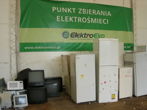 Zanieś elektrośmieci do punktu zbierania w lipcu! BIZNES, Gospodarka - Przypominamy, że w Brzesku zbiórki zbędnych urządzeń elektrycznych i elektronicznych odbywają się w każdą drugą sobotę miesiąca.