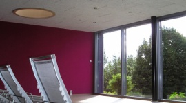 Sposób na hałaśliwego gościa BIZNES, Gospodarka - Hotel służy przede wszystkim do regeneracji sił po podróży. O tym, co można zrobić żeby nie przeszkadzali w tym hałaśliwi klienci o innych zainteresowaniach opowiada Romuald Wilk z firmy Knauf AMF produkującej sufitowe i ścienne systemy akustyczne z wełny drzewnej Heradesign?.