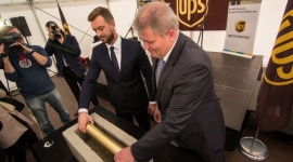 UPS wmurowuje kamień węgielny pod budowę centrum przeładunkowego w Strykowie