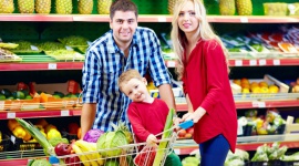 Sklepy tradycyjne nadal domeną Polaków ? jak i gdzie kupujemy? BIZNES, Gospodarka - Polacy są najbardziej przywiązani do tradycyjnych zakupów, spośród wszystkich krajów Europy Środkowo-Wschodniej. Zakupy robimy głównie w supermarketach i dyskontach.