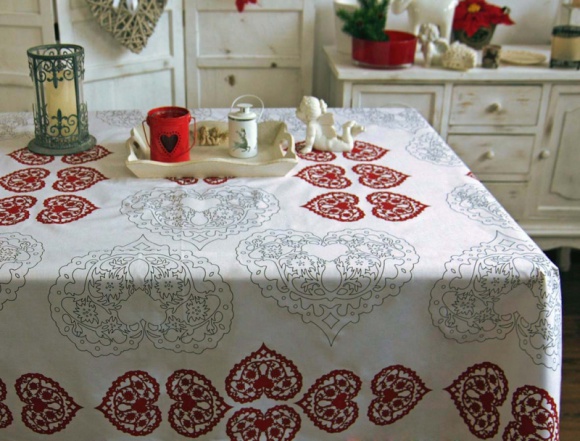 ?Magiczne? kolekcje Andropolu w Sweet Home BIZNES, Gospodarka - Obrusy z nowej kolekcji Magic, nowe wzory pościeli satynowej, kolorowe tekstylia domowe plus całe mnóstwo okolicznościowych ozdób ? takie są świąteczne propozycje Sweet Home, marki należącej do Andropol SA.