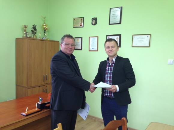 Soleo zainstaluje ponad 1200 kolektorów słonecznych w Terespolu BIZNES, Gospodarka - Dokładnie 1235 kolektorów słonecznych zasilających gospodarstwa domowe w ciepłą wodę zamontuje spółka Soleo z Białegostoku na terenie miasta Terespol.