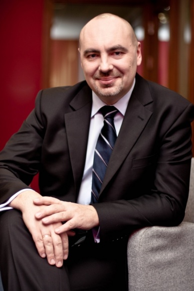 Indie - gospodarcza potęga z wieloma słabościami BIZNES, Gospodarka - Indie należą do największych i najszybciej rozwijających się państw na świecie. Wciąż jednak większość obywateli musi przeżyć za kilka dolarów dziennie, a gospodarkę blokuje biurokracja.