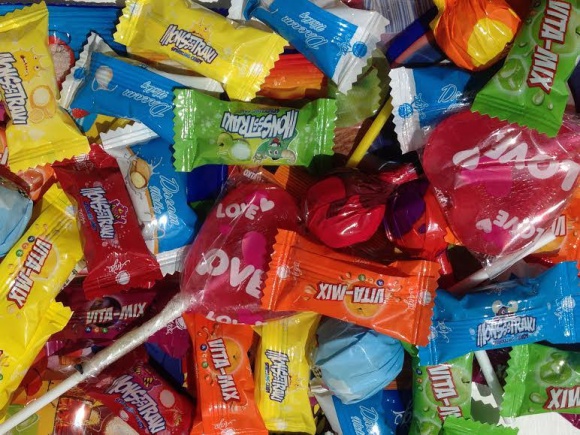 Wartość rynku FMCG coraz wyższa BIZNES, Gospodarka - Produkty z rynku FMCG stają się coraz bardziej popularne. Szacuje się, ze wartość sprzedaży wzrośnie na nim w przyszłym roku nawet do 250 mld zł. Na czym polega fenomen rynku FMCG i jakie produkty możemy na nim znaleźć?