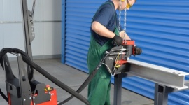 Puncher Promotechu przebojem roku 2015 BIZNES, Gospodarka - Puncher, czyli wybijak otworów w konstrukcjach stalowych okazał się rynkowym hitem Promotechu w 2015 roku. Spółka zakłada dalszy wzrost eksportu tych urządzeń.