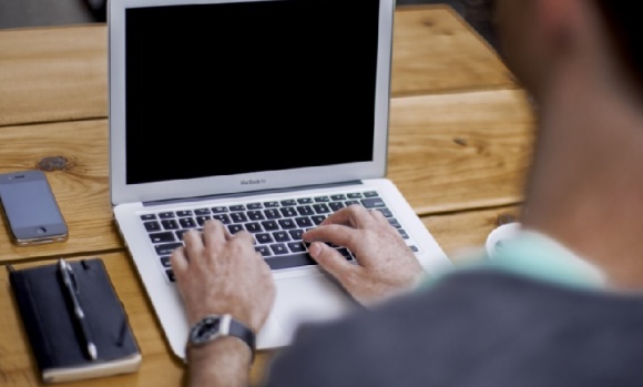 SMS a finanse osobiste BIZNES, Finanse - Bankowość elektroniczna dla większości Polaków stała się codziennością. Coraz więcej osób realizuje płatności w internecie wykorzystując karty płatnicze.