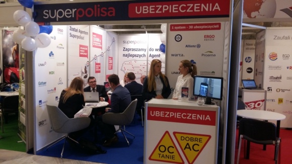 Superpolisa na Targach Franczyza 2016 BIZNES, Finanse - W dniach 13-15 października w Pałacu Kultury i Nauki w Warszawie odbywały się Targi Franczyza. Kolejny rok z rzędu w roli wystawcy pojawiła się na nich multiagencja ubezpieczeniowa Superpolisa.pl.