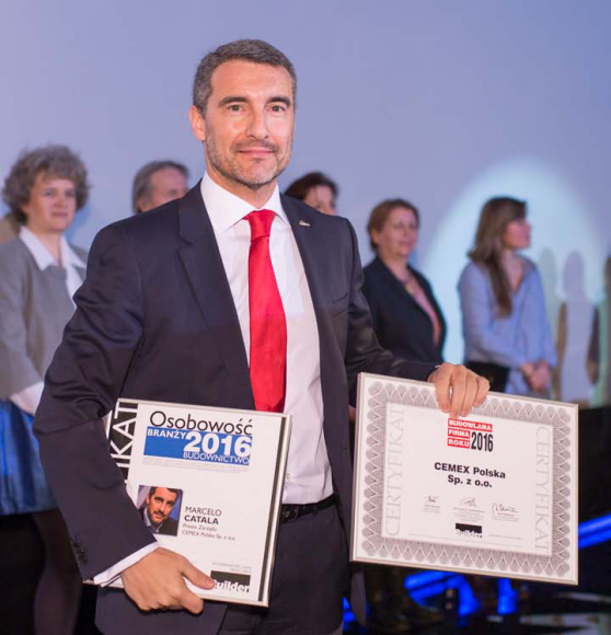CEMEX Polska z wyróżnieniem ?Budowlana Firma Roku 2016 BIZNES, Gospodarka - 25 stycznia br. w warszawskich Złotych Tarasach odbyła się uroczysta Gala Builder Awards 2017, podczas której zostały wręczone prestiżowe nagrody ? ?Budowlana Firma Roku 2016?, ?Osobowość Branży 2016?, ?Polski Herkules 2016? oraz ?Laury Buildera 2016?.