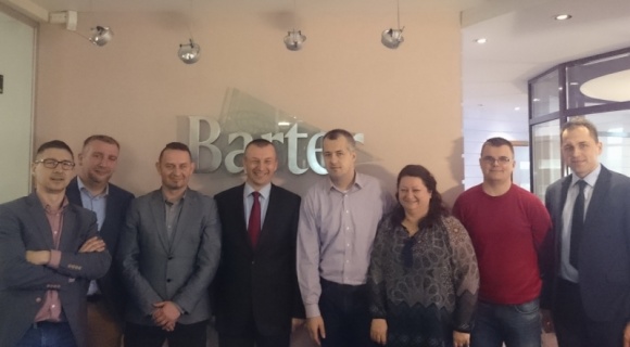 Barter SA. Na rynku brakuje maszynistów i techników gazownictwa. BIZNES, Gospodarka - Na rynku pracy brakuje fachowców ? alarmuje białostocki Barter SA. Spółka podjęła akcję, której celem jest dostosowanie kształcenia zawodowego do potrzeb przewoźników kolejowych i przedsiębiorstw z branży energetycznej.