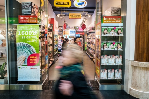 Vivus podbija kolejną część rynku BIZNES, Finanse - Vivus Finance nawiązał współpracę z międzynarodową grupą Lagardere Travel Retail. Dzięki temu jego pożyczki dostępne są w sieci sklepów i salonów prasowych tego operatora. Tym samym, sieć sprzedaży stacjonarnej Vivusa, to już ponad 5 000 punktów.