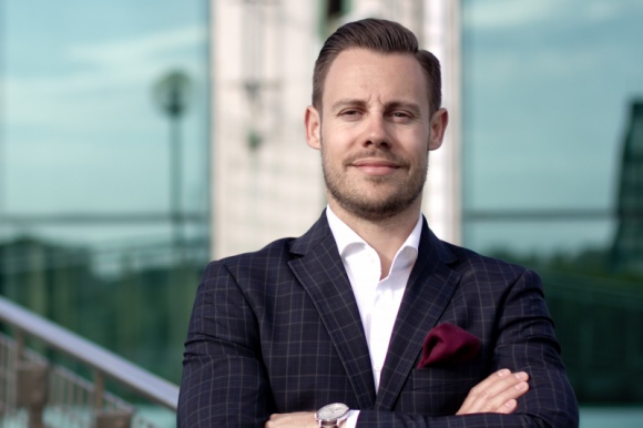 Podstawowe błędy, które obniżają wiarygodność kredytową - jak się ich ustrzec? BIZNES, Finanse - Według ekspertów platformy kredytowej Akredo.pl, najczęściej powtarzającym się problemem z jakim borykają się klienci wnioskujący o kredyt bankowy, jest zaburzona wiarygodność kredytowa wynikająca z nieumiejętnego poszukiwania ofert produktowych na rynku.