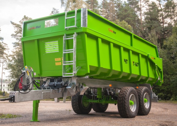 Nowe przyczepy Cynkometu trafią na rynek BIZNES, Gospodarka - Dwie nowe przyczepy wprowadza do swojej oferty producent maszyn rolniczych Cynkomet z Czarnej Białostockiej. Urządzenia uzyskały już homologację i są dopuszczone do ruchu drogowego.