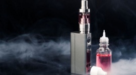 Ceny płynów do e-papierosów bez zmian? W 2018 r. zerowa stawka akcyzy BIZNES, Gospodarka - Sejm uchwalił rządową nowelizację ustawy o podatku akcyzowym, która wprowadza akcyzę na płyny do elektronicznych papierosów i wyroby nowatorskie. M.in. w odpowiedzi na postulaty producentów, do 31 grudnia 2018 r. ma obowiązywać zerowa stawka akcyzy.