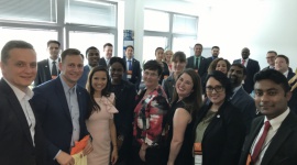Fracht FWO Polska wspiera rozwój polsko-amerykańskiego partnerstwa gospodarczego BIZNES, Gospodarka - Fracht FWO Polska gościł słuchaczy programu MBA Global Leadership Executive z Naveen Jindal School of Management przy University of Texas w Dallas, USA. Celem tej wizyty było poznanie polskiego rynku, a także zasad obsługi wymiany handlowej między naszym krajem a USA.