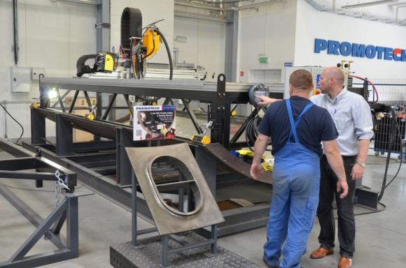 Ciężkie automaty spawalnicze Promotechu podbijają światowe rynki BIZNES, Gospodarka - Sześć milionów zł ? taki poziom sprzedaży urządzeń do ciężkiej automatyzacji spawania i cięcia zaplanował na koniec tego roku białostocki Promotech. I wszystko wskazuje na to, że ten ambitny plan zostanie zrealizowany.