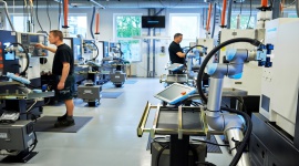 Robotyzacja w Europie Środkowo-Wschodniej i w Polsce ? cała naprzód BIZNES, Gospodarka - Zgodnie z danymi IFR rok 2017 pod względem robotyzacji można zaliczyć do bardzo udanych. Globalnie sprzedaż robotów wzrosła o 30%, w Europie o 18%, w regionie Europy Środkowo-Wschodniej o 36%, natomiast w Polsce o 16% w porównaniu z rokiem poprzednim.