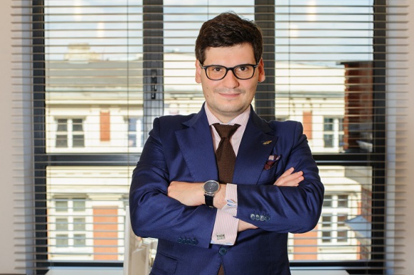 STO, CZYLI PRZEŁOMOWA TECHNOLOGIA, KTÓRA ZMIENI ŚWIATOWY BIZNES BIZNES, Finanse - Branża finansowa jako pierwsza rozpoznała ogromny potencjał technologii Blockchain (łańcucha bloków). Wraz z pojawieniem się tych systemów oraz smart contracts rozwinęły się nowe sposoby pozyskania kapitału na projekty biznesowe.