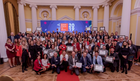 29 wspaniałych miejsc pracy BIZNES, Gospodarka - 9 kwietnia 2019 r. Great Place to Work? ogłosił listę laureatów konkursu ?Najlepsze Miejsca Pracy Polska 2019?. Tegoroczne grono zwycięzców liczy aż 29 firm. W tym roku po raz pierwszy głównej liście laureatów towarzyszył ranking Najlepszych Miejsc Pracy dla Milenialsów.