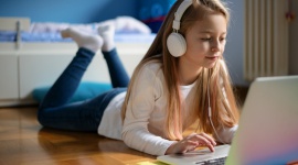 Ubrania i przybory szkolne? Już nie ? Polacy stawiają na tech-wyprawki szkolne