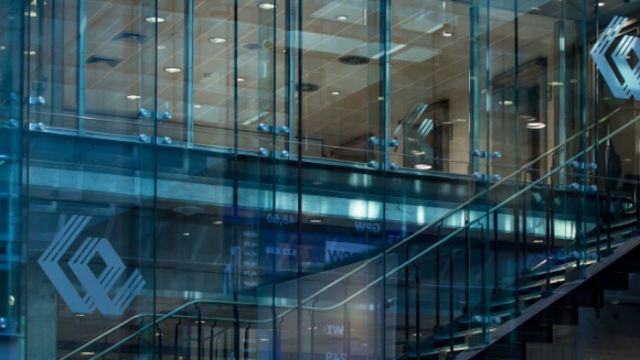 BEST daje sobie więcej czasu na wybór inwestora BIZNES, Finanse - BEST w pierwszej połowie tego roku nie sfinalizuje wyboru inwestora, który mógłby objąć mniejszościowy, niekontrolny pakiet akcji nowej emisji. Powodem są zawirowania na rynkach wywołane przez pandemię koronawirusa. Rozmowy z potencjalnymi inwestorami będą nadal kontynuowane.