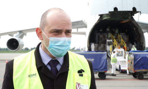 Poprawia się dostęp do masek, kombinezonów i środków do dezynfekcji. Do Polski trafiają kolejne transporty z Chin