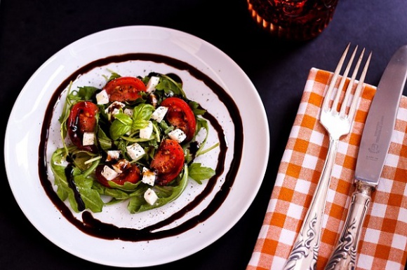 Rośnie zainteresowanie franczyzą gastronomiczną BIZNES, Gospodarka - W Polsce działa już blisko 200 sieci gastronomicznych, które chcą rozwijać się poprzez franczyzę ? wynika z raportu przygotowanego przez Akademię Rozwoju Systemów Sieciowych (ARSS).