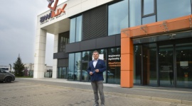 Awilux zawalczy o 100 milionów BIZNES, Gospodarka - Choć eksperci zapowiadają, że prawdziwy kryzys gospodarczy dopiero przed nami, producent okien i drzwi ? firma Awilux ? nie zwalnia tempa.