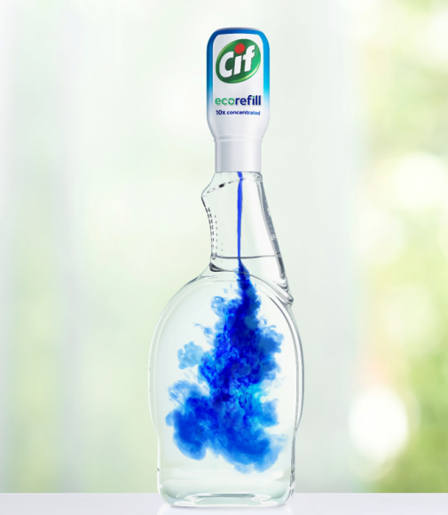 Unilever podsumowuje kolejny rok drogi do redukcji plastiku BIZNES, Gospodarka - Firma zwiększyła wykorzystanie plastiku pochodzącego z recyklingu opakowań od konsumentów do 75 000 ton i planuje podwoić tę liczbę w ciągu kolejnych 12 miesięcy.