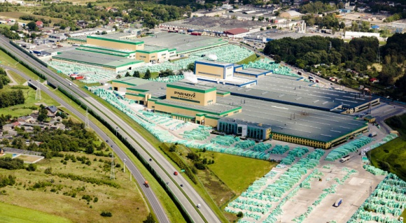 Ceramika Paradyż zainwestuje 125 mln złotych w innowacyjną technologię BIZNES, Gospodarka - Ceramika Paradyż jako pierwsza firma na świecie zyska możliwość produkcji wielkoformatowych płyt ceramicznych wytworzonych w oparciu o innowacyjną technologię prasowania z jednoczesnym barwieniem w całej masie.