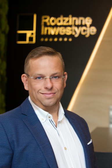 Sezon na grunty BIZNES, Finanse - Rekordowo niskie oprocentowanie spowodowało, że w ciągu 7 miesięcy, od lutego br. Polacy wycofali 67 z 290 mld złotych z lokat bankowych (wg danych NBP).