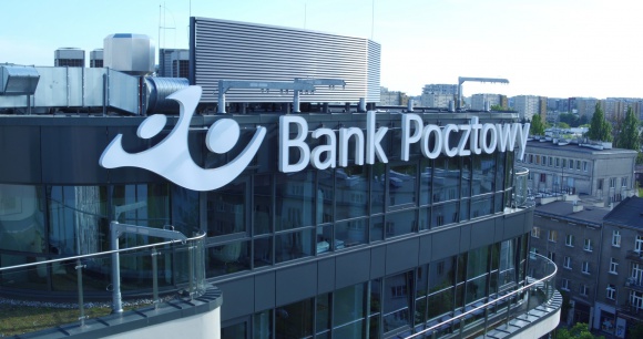 Mobilny Bankowiec nabiera rozpędu BIZNES, Finanse - Mobilny Bankowiec ? wspólny projekt Banku Pocztowego i Poczty Polskiej ? nabiera rozpędu. Dzięki tzw. leadom pozyskanym za pośrednictwem Mobilnego Bankowca, udzielono już niemal 3 mln zł kredytów, czyli 10-krotnie więcej niż po pierwszym miesiącu funkcjonowania projektu.