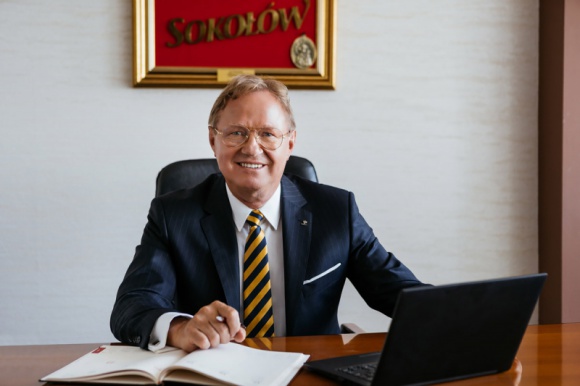 Sokołów uruchamia sprzedaż online Przemysł spożywczy, BIZNES - Firma Sokołów, wychodząc naprzeciw najbardziej aktualnym oczekiwaniom konsumentów, rozpoczęła sprzedaż wyrobów firmowych drogą online. Dostępny asortyment obejmuje najbardziej popularne kategorie produktowe Sokołowa.