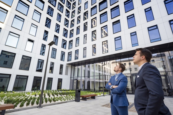 New Work wchodzi na rynek z ofertą franczyzową Nieruchomości, BIZNES - W odpowiedzi na potrzeby rynku, New Work uruchamia swoją koncepcję franczyzową, obejmującą nie tylko know-how, wsparcie techniczne i dostęp do platformy ?multi-location?, ale także cyfrowe narzędzia.