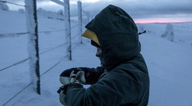 Arctic Lines - przygoda zaczyna się teraz. Sport, BIZNES - Antti Autti fiński snowboardzista, medalista mistrzostw świata i pasjonat ekstremalnych wypraw wraz z marką Suunto zapraszają na wyjątkowy cykl filmów, które zainspirują każdego miłośnika mocnych wrażeń i zimowych, skandynawskich krajobrazów.