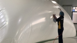 Hillebrand wdraża nowoczesne metody odzysku i recyklingu flexitanków Transport, BIZNES - Hillebrand, operator logistyczny specjalizujący się w obsłudze branży beverage, wdraża programy odzysku i recyklingu flexitanków - zbiorników do transportu płynów luzem.