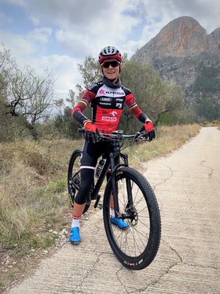 Sport, BIZNES - Dynamiczny rozwój i zdobycie medali podczas Igrzysk Olimpijskich ? to plan jednej z najlepszych grup kolarstwa górskiego na świecie z Mają Włoszczowską na czele. Drużyna od lat wspierana przez polskiego producenta rowerów KROSS, zyskała nowego sponsora tytularnego ? PKN ORLEN., PKN ORLEN dołącza do KROSS jako sponsor tytularny Kross Racing Team Sport, BIZNES - Dynamiczny rozwój i zdobycie medali podczas Igrzysk Olimpijskich ? to plan jednej z najlepszych grup kolarstwa górskiego na świecie z Mają Włoszczowską na czele. Drużyna od lat wspierana przez polskiego producenta rowerów KROSS, zyskała nowego sponsora tytularnego ? PKN ORLEN.