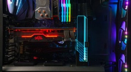 Cooler Master: efektowny wspornik dla kart MasterAccessory ARGB GPU Support Brac IT i technologie, BIZNES - Topowe karty graficzne często imponują nie tylko osiągami, ale i gabarytami. Duże układy chłodzenia zapewniają optymalne temperatury, ale i swoje ważą. Dla osób, które borykają się z ciężkimi konstrukcjami firma Cooler Master przygotowała wspornik GPU
