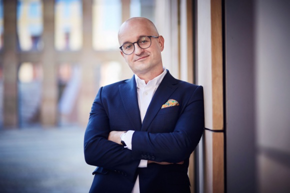 Czy czekają nas kolejne wyroki w sprawach, o których nikt nie wiedział? Prawo, BIZNES - Przepisy planowanej nowelizacji Kpc, zakładają, że po wysłaniu pisma z sądu na podaną skrzynkę, zostanie ono uznane za doręczone i to niezależnie od tego, czy pełnomocnik odebrał wiadomość, czy nie. Nowe przepisy budzą opór środowisk prawniczych.