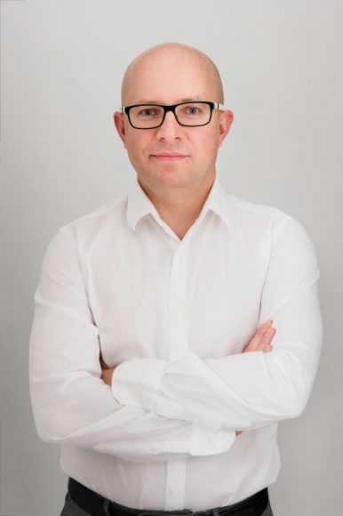 Bankowość jako platforma ? scenariusze rozwoju IT i technologie, BIZNES - Bankowość ? dawniej kojarzona przede wszystkim z gromadzeniem oszczędności, czy realizacją przelewów, dzisiaj jest zagadnieniem o wiele bardziej rozbudowanym. ?Platformizacja? bankowości jest już faktem ? a jaka czeka ją przyszłość? Analizujemy możliwe scenariusze.