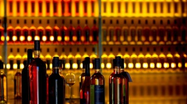Sprzedaż alkoholu ? jakie formalności? Prawo, BIZNES - Jeśli zamierzasz sprzedawać alkohol musisz uzyskać stosowne zezwolenie. Bez niego nie możesz handlować trunkami ani w sklepie, ani w restauracji. Podpowiadamy, co zrobić, by uzyskać stosowny dokument.